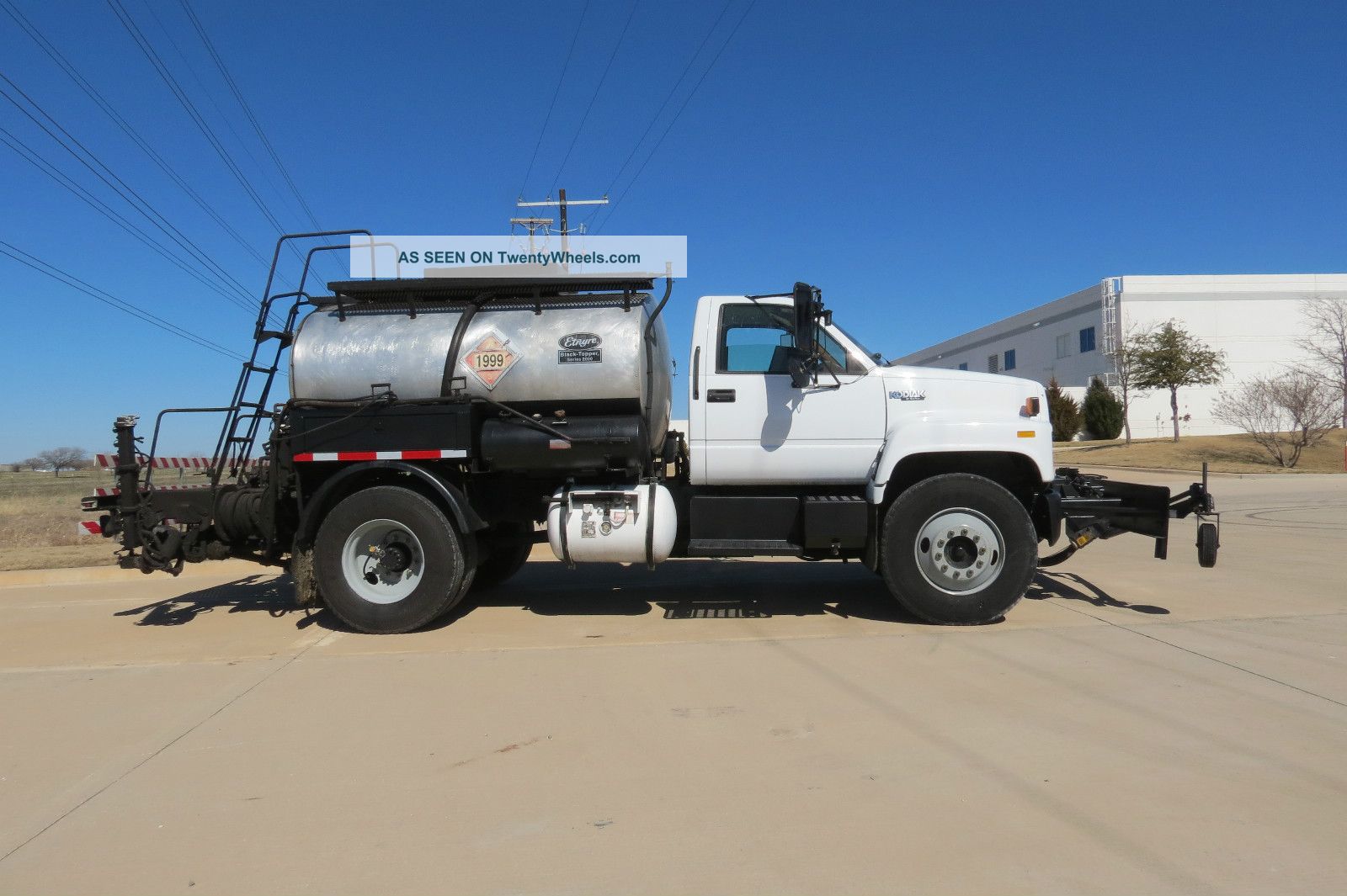 Asphalt Distributor Etnyre Black Topper S - 2000 Crevrolet Kodiak Truck Dfw Texas Pavers - Asphalt & Concrete photo