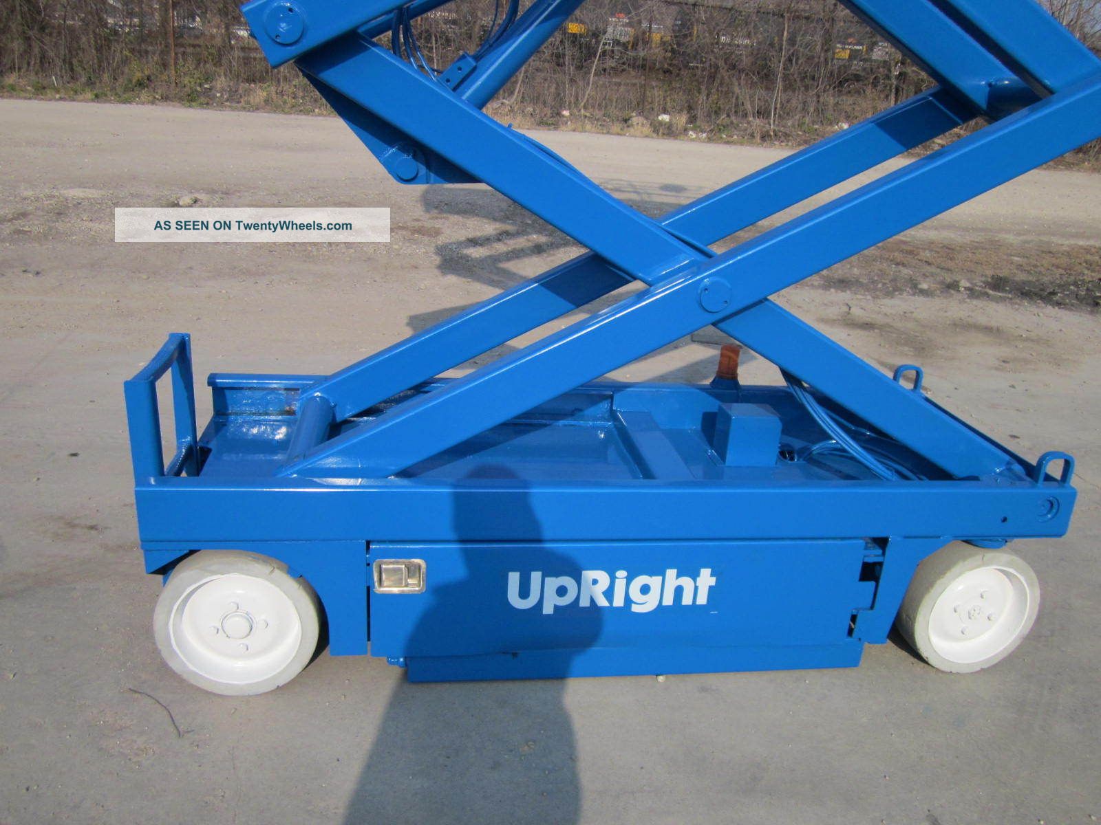 thumbnail image 2 of Rear Tire Upright Scissor Lift Wheel Assembly 065744-021 305X105 For MX15/MX19 2 of 4