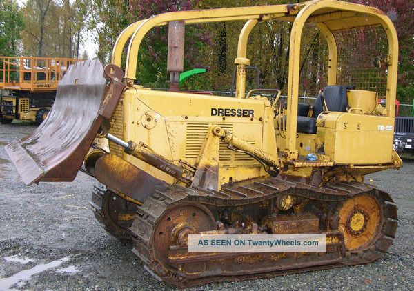 dresser-bull-dozer-tracked-crawler-td8e