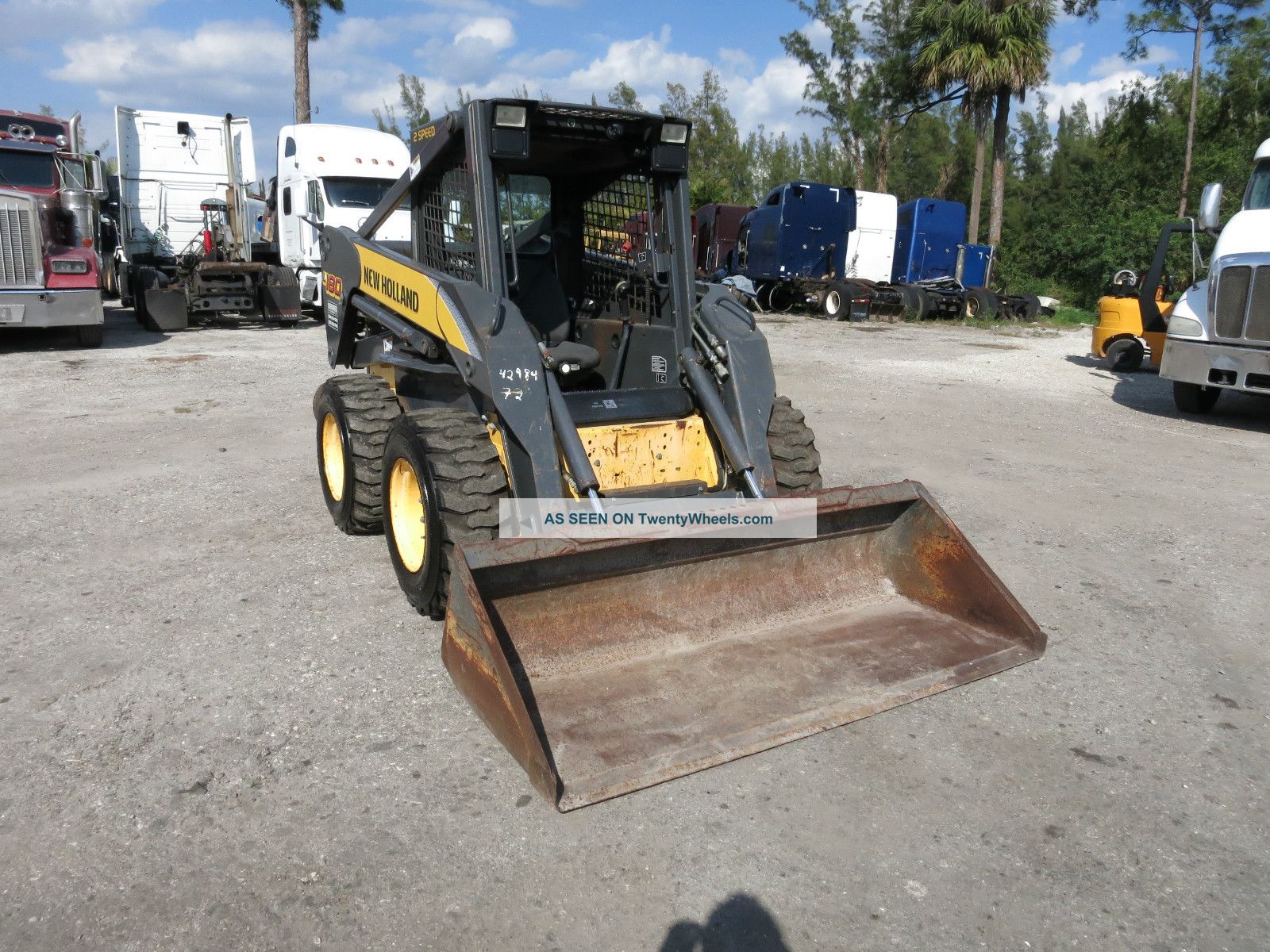 L180 New Holland Skid Steer Skid Steer Loaders photo