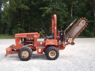 2004 Ditch Witch 3700 Hyd.  Slide Trencher Construction Heavy Equipment photo