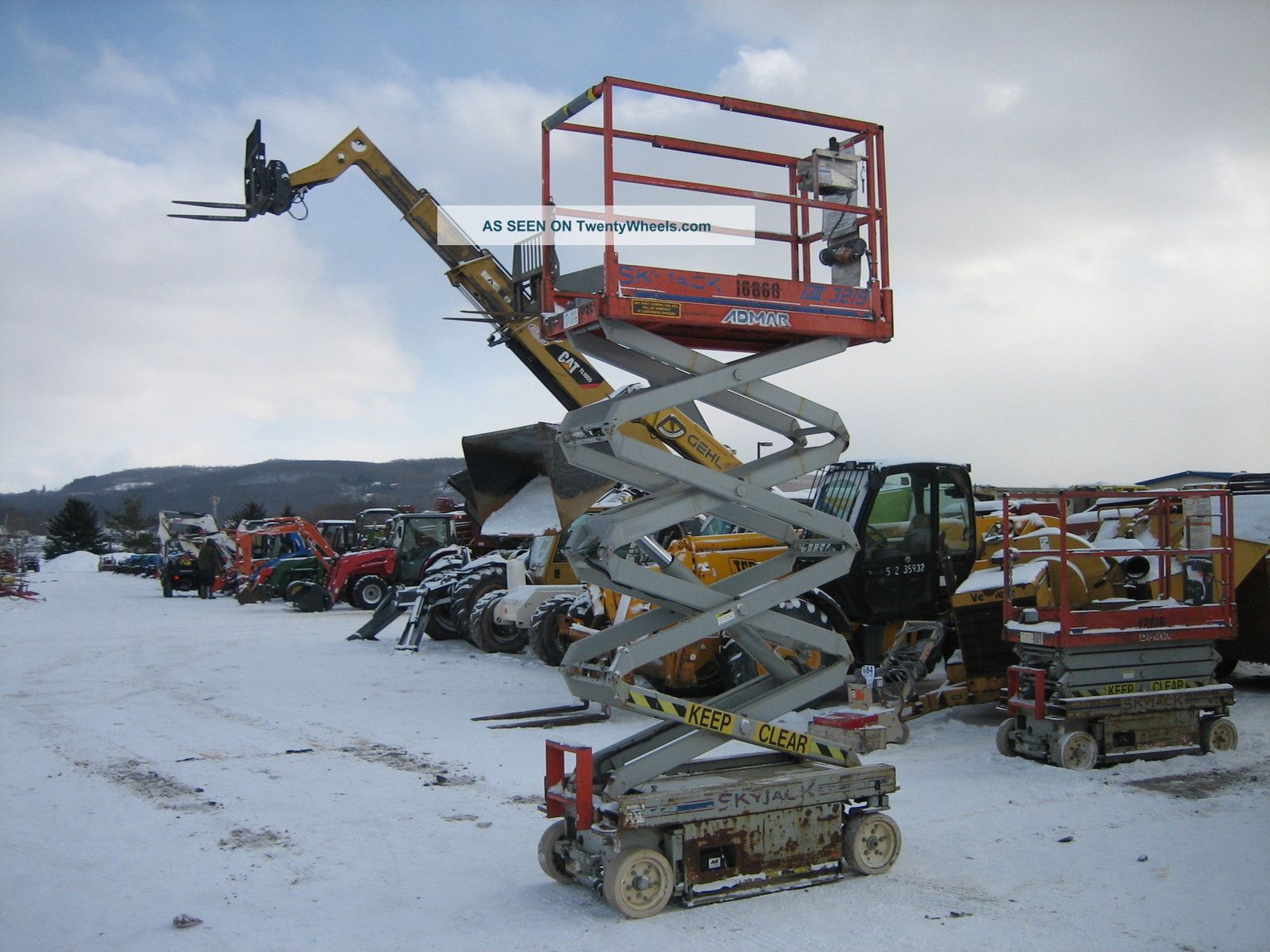 2001 Skyjack 3219 Scissorlift 19 ' Deck Hgt,  25 Work Hgt,  Fully Operational,  Hd Lifts photo