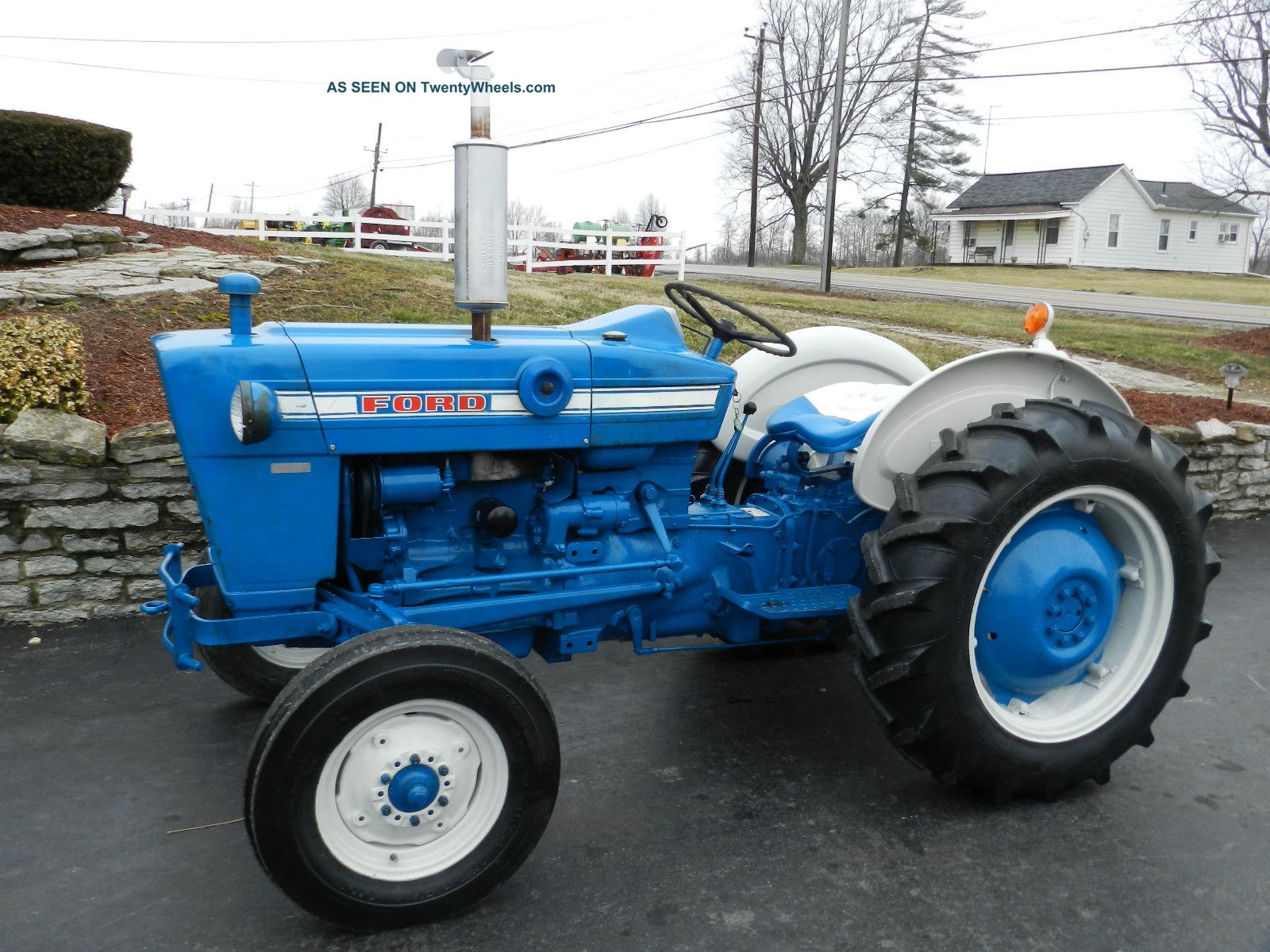 Ford 2000 tractor picture #2
