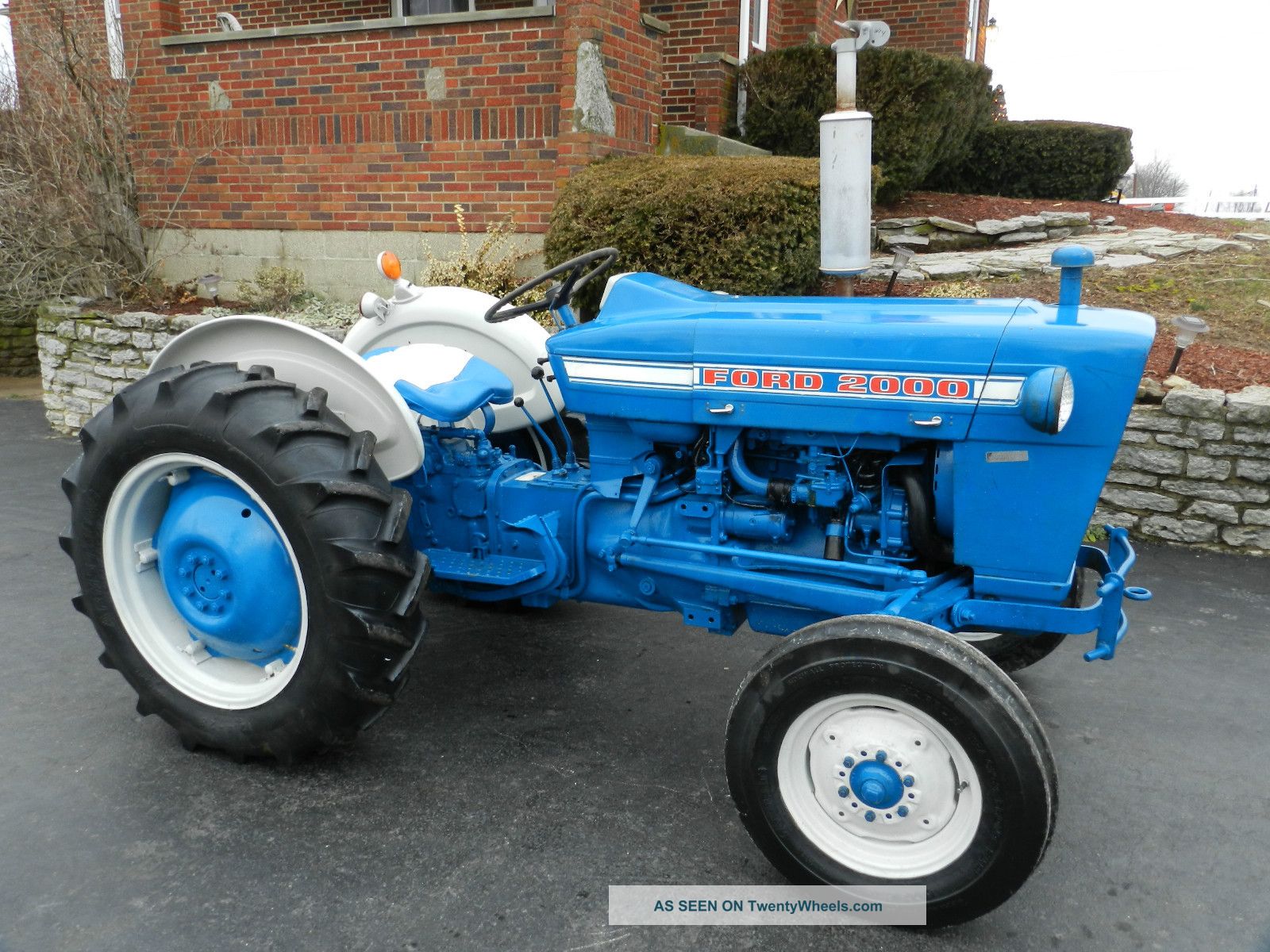Ford 2000 tractor picture #6
