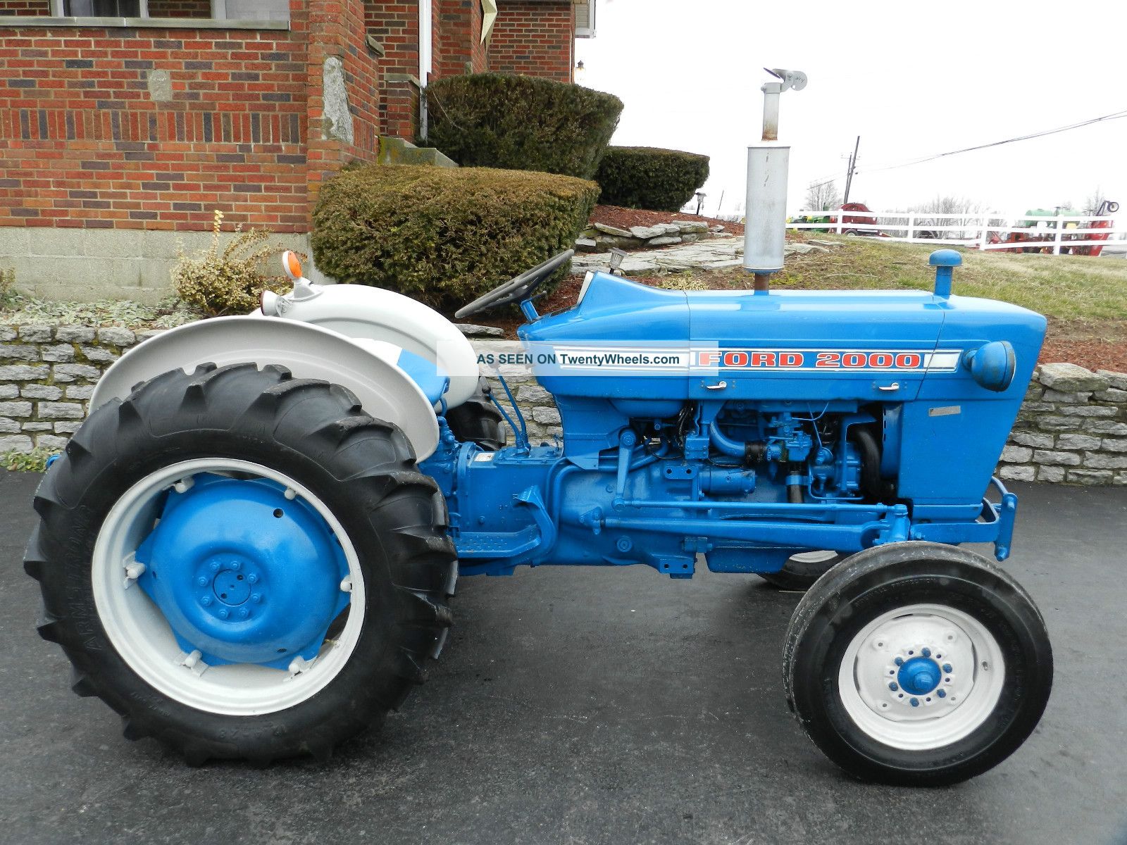 2000 Ford gas tractor