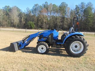 2008 New Holland T2320 W/270l Quick Attach Loader; 4wd.  81 Hours photo