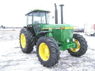 John Deere 4240s Tractor photo