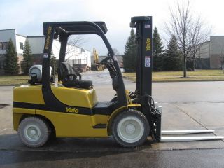 2006 Yale 7000 Lb Capacity Forklift Lift Truck Pneumatic Tire Clear View Mast photo
