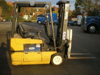 Yale Electric Three Wheel Forklift 3000 Lbs Capacity photo