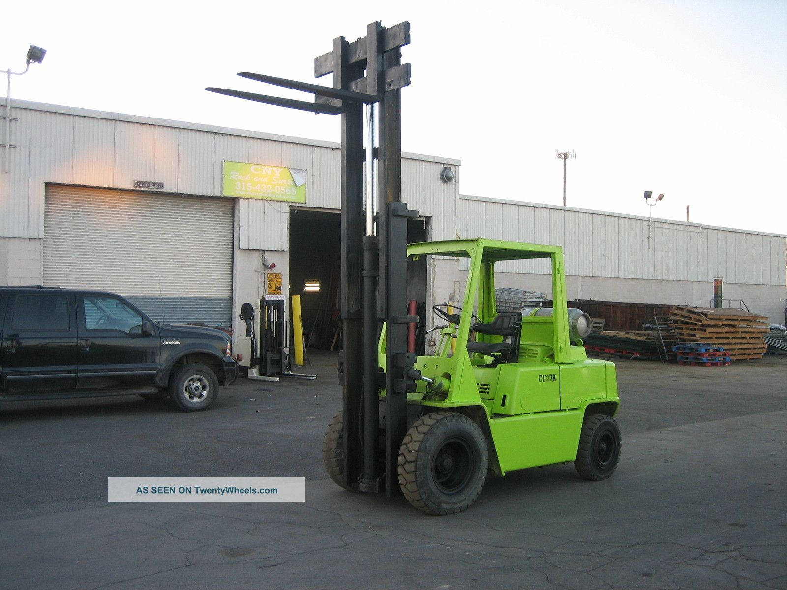 Clark 8000lb Capacity Pneumatic Tire Forklift Lp Powered 42 " Forks 12