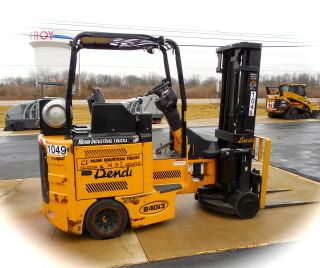 1049 Bendi Articulated Lp Powered Forklift photo