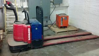 Raymond End Rider Electric Double Pallet Jack photo