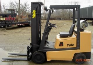 Yale Model Glc050,  5,  000,  5000 Cushion Tired Forklift,  (3) Stage,  Side Shift photo