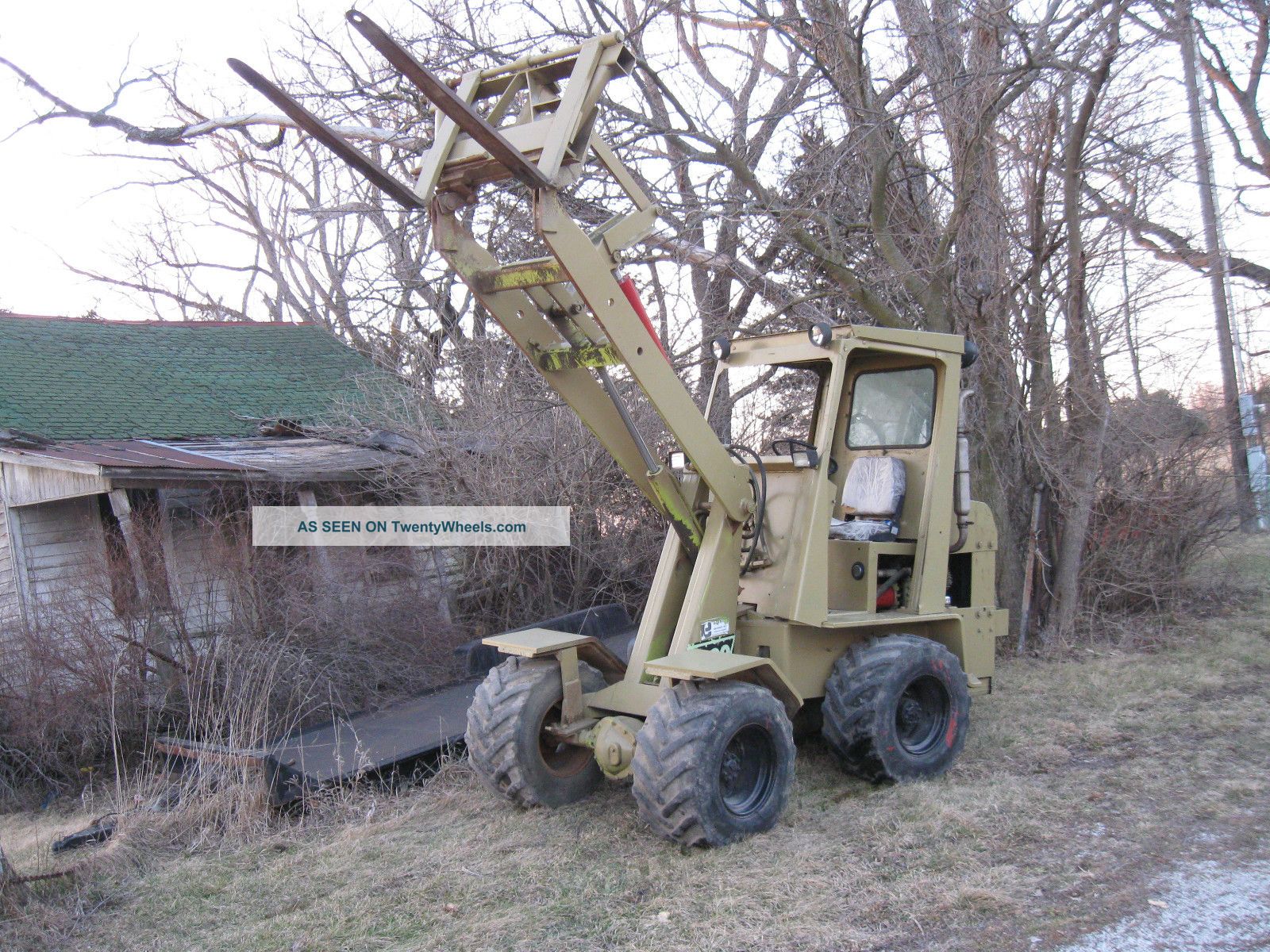 4 Wheel Drive Articulated Loader,  4 Cyl.  Perkins,  Hydrostactic Drive,  Forks Tractors photo