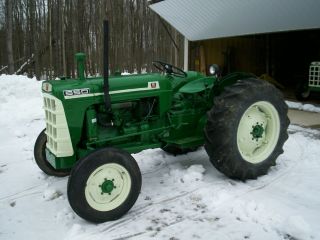Oliver 550 Tractor photo