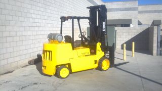 10,  000 Lb Hyster Forklift photo