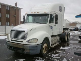 2005 Freightliner Conventional photo