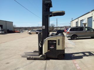 2004 Crown 5000lbs Electric Reach Truck 24v Battery Model Rr5000 photo