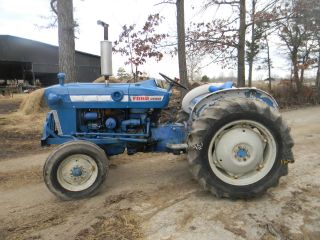 Ford 2000 Tractor With Power Steering photo