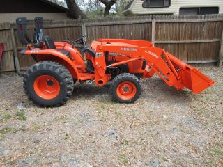 2013 Kubota L3200 4x4 Compact Tractor Only 15hrs.  With An La524 Loader Attachmen photo
