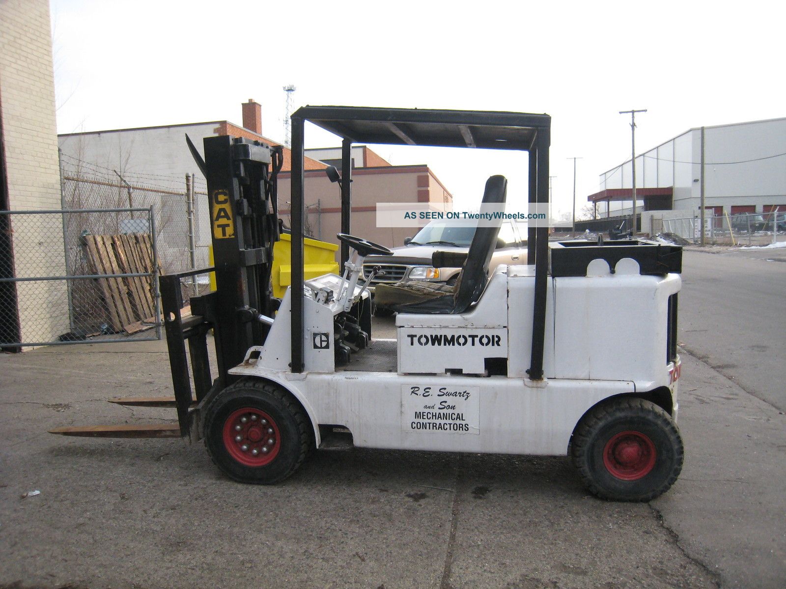 Caterpillar Towmotor 860pg9024 9000 Lb Capacity Gas Forklift Pneumatic Tire Forklifts & Other Lifts photo