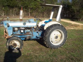 3000 Ford Tractor Wiith Factory Rollbar And Equipment photo
