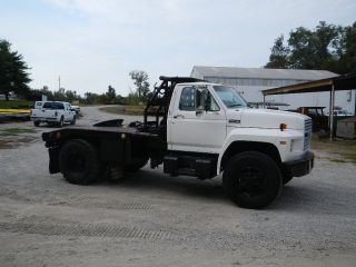 1983 Ford F700 photo