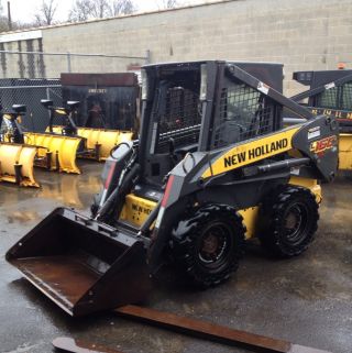 Holland L160 Skid Steer - Solid Tires - Hyd.  Mounting Plate - Aux.  Hyd.  - Gp Bucket photo