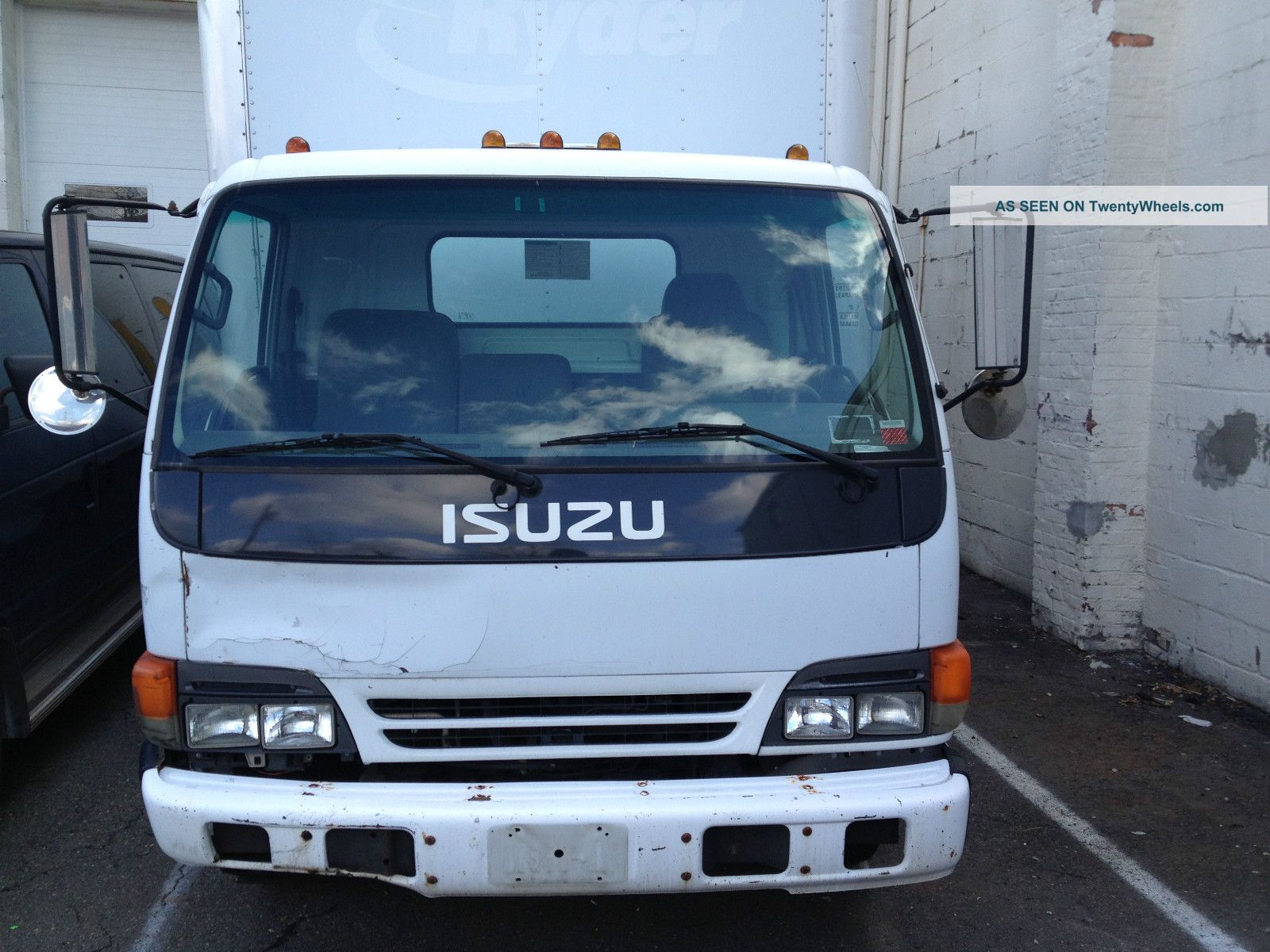 2002 Isuzu Box Trucks / Cube Vans photo