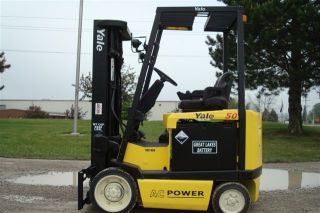 Yale 5000 Lb Capacity Electric Forklift Lift Truck Recondtioned Battery Low Hr photo