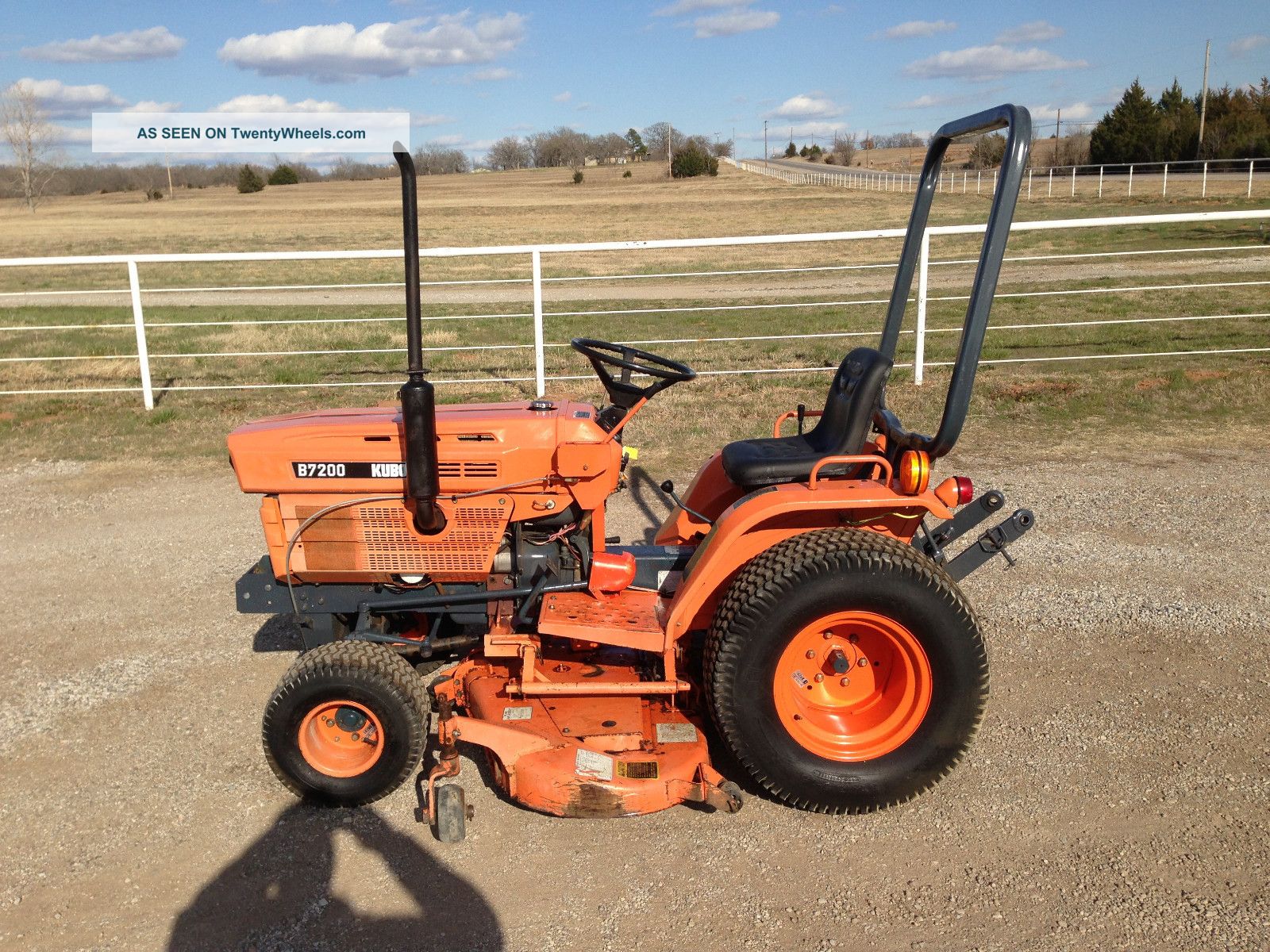 Kubota B7200 Compact Diesel Tractor With Belly Mower Excellent Shape Tractors photo