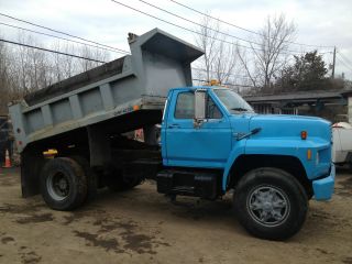 1988 Ford F800 photo