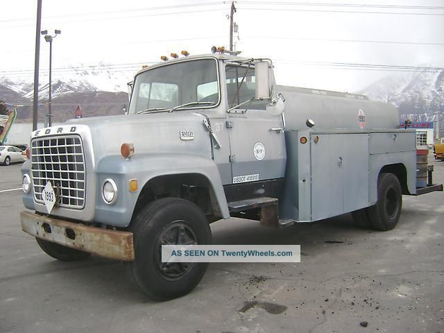 1973 Ford L8000 Utility / Service Trucks photo