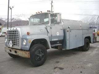 1973 Ford L8000 photo