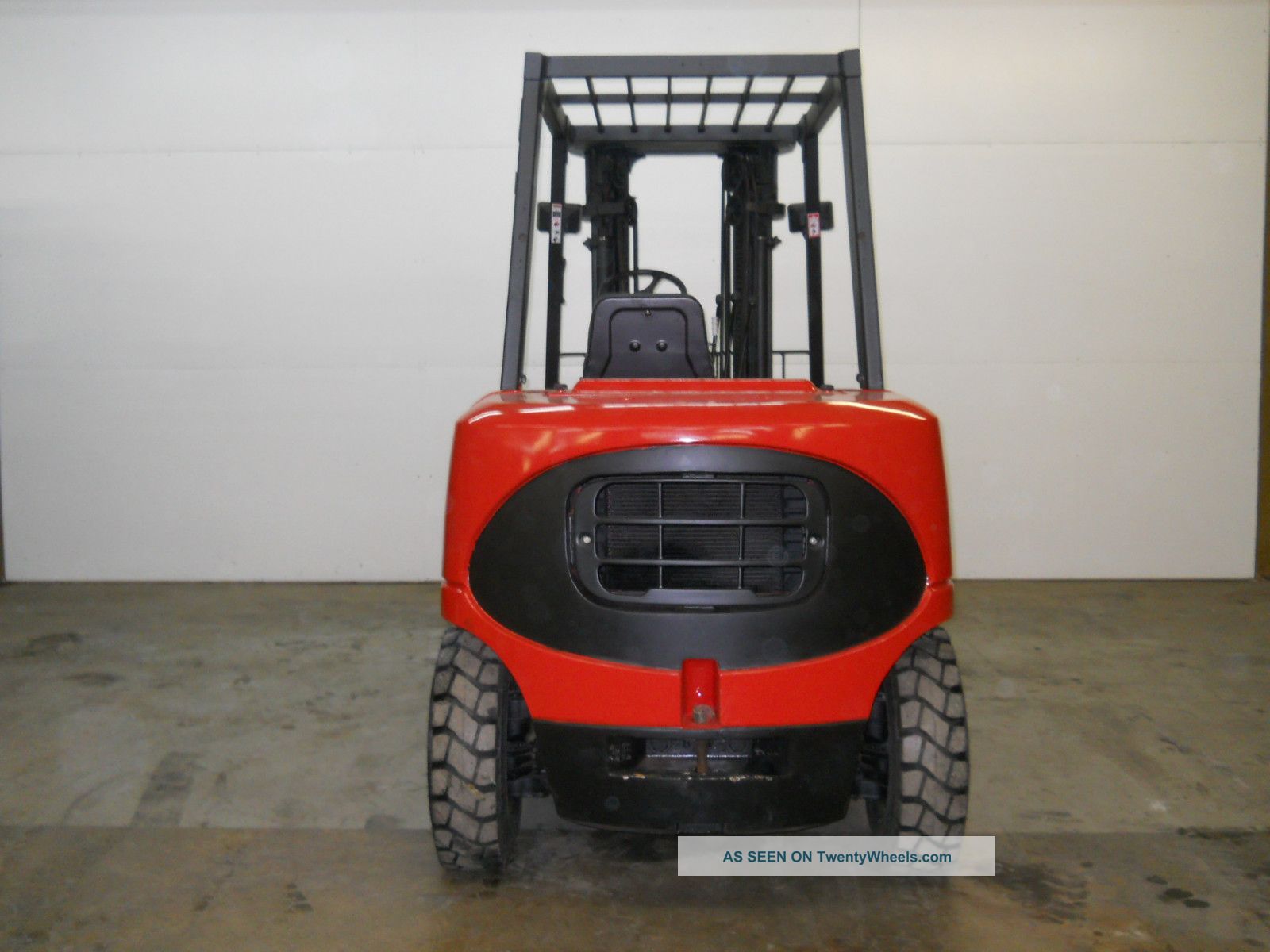 Nissan 8000 lb forklift #3