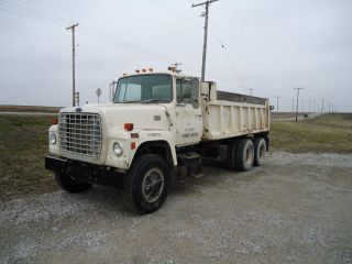 1985 Ford 8000 photo