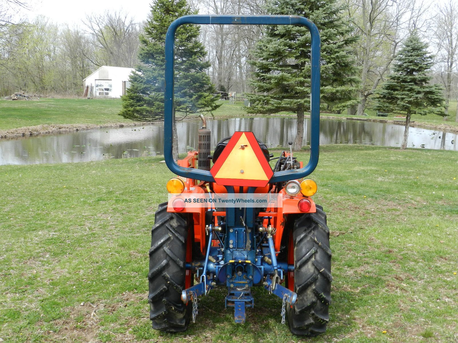 Kioti B1714 Compact Tractor & Front Hydraulic Loader Diesel 4x4