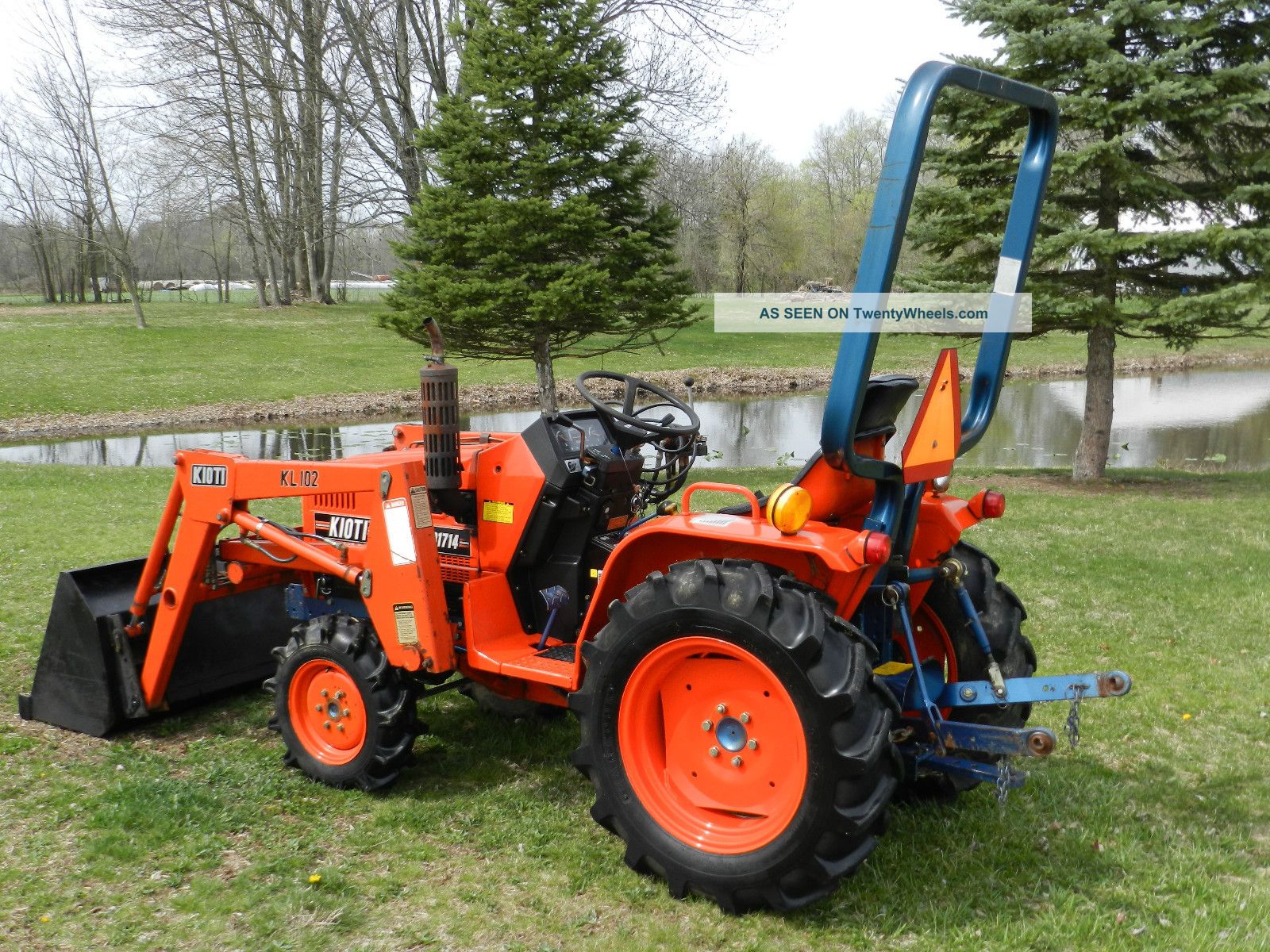 Kioti B1714 Compact Tractor & Front Hydraulic Loader Diesel 4x4