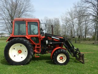 Belarus 925 Tractor With Cab & Front Loader - 4x4 - 1537 Hours photo