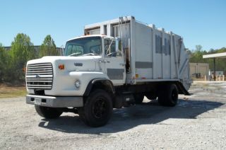 1988 Ford L8000 photo