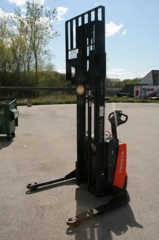 Toyota Electric Walkie Straddle Stacker 7bws13 2500lbs 51 Hours Like photo