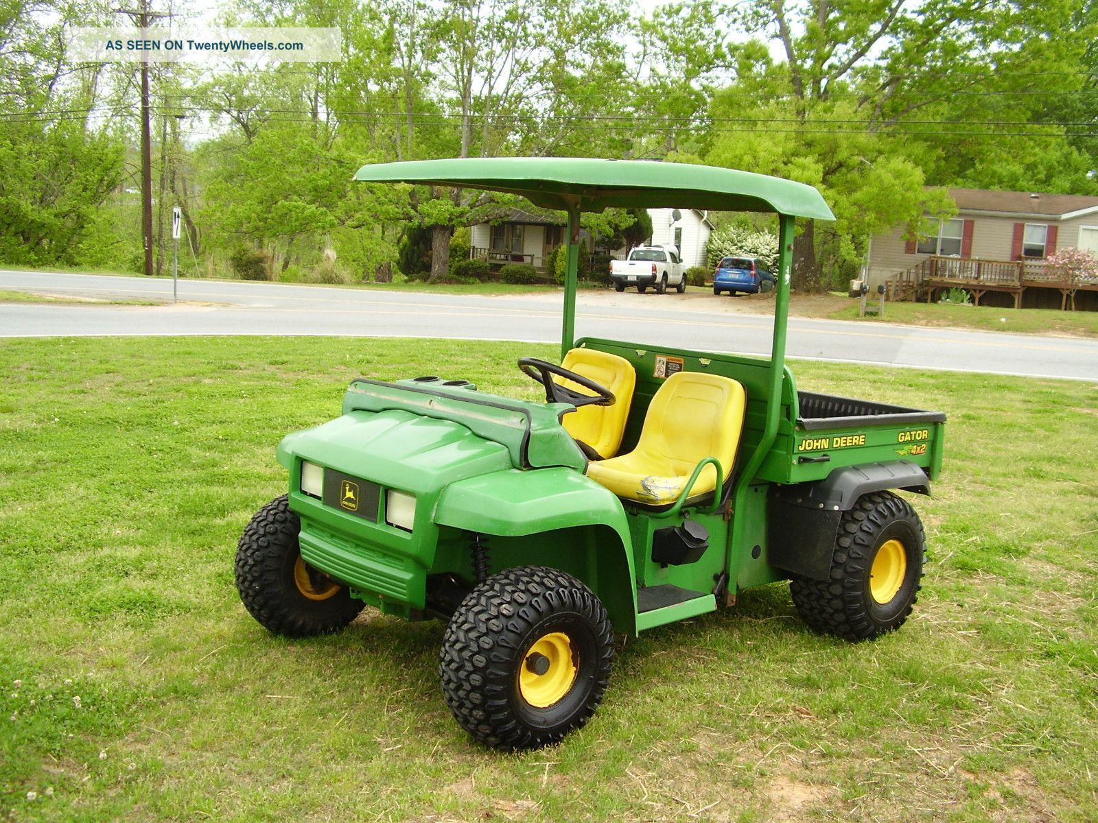 John Deere 4 X 2 Gator Runs Good