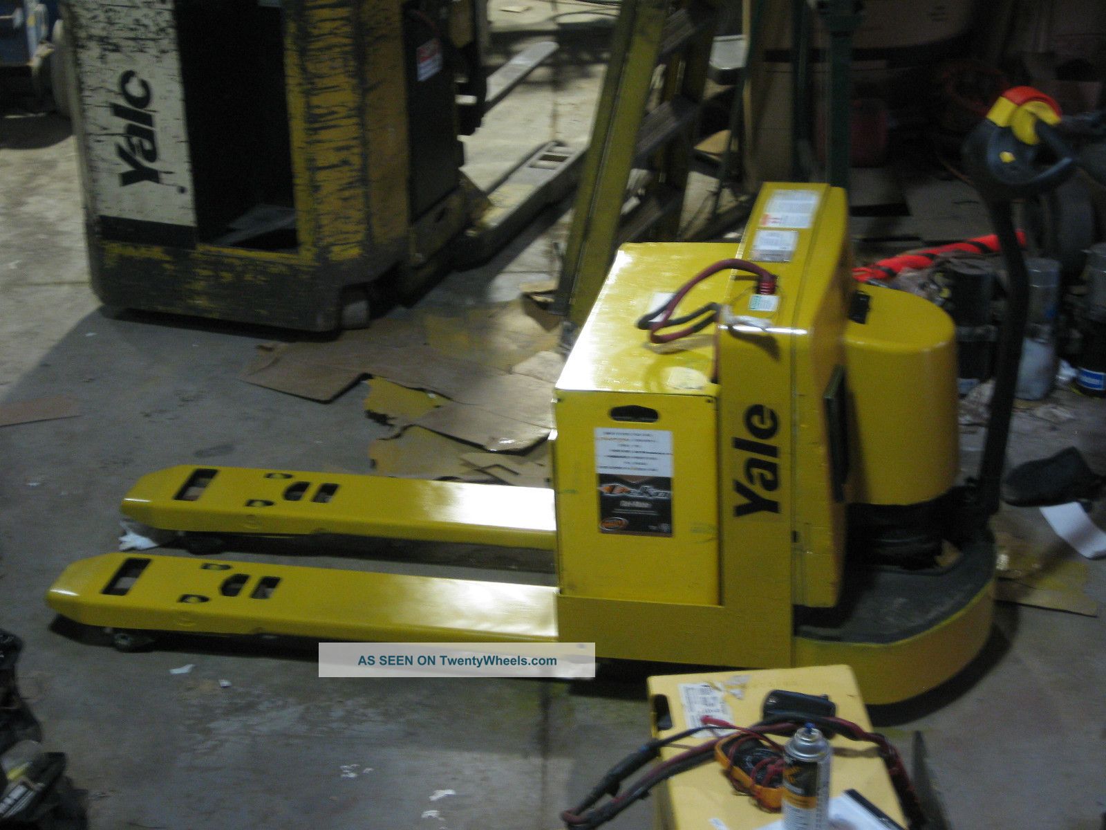 2007 Yale Mpw060 Electric Pallet Jack 6, 000 Lift Capacity Built In