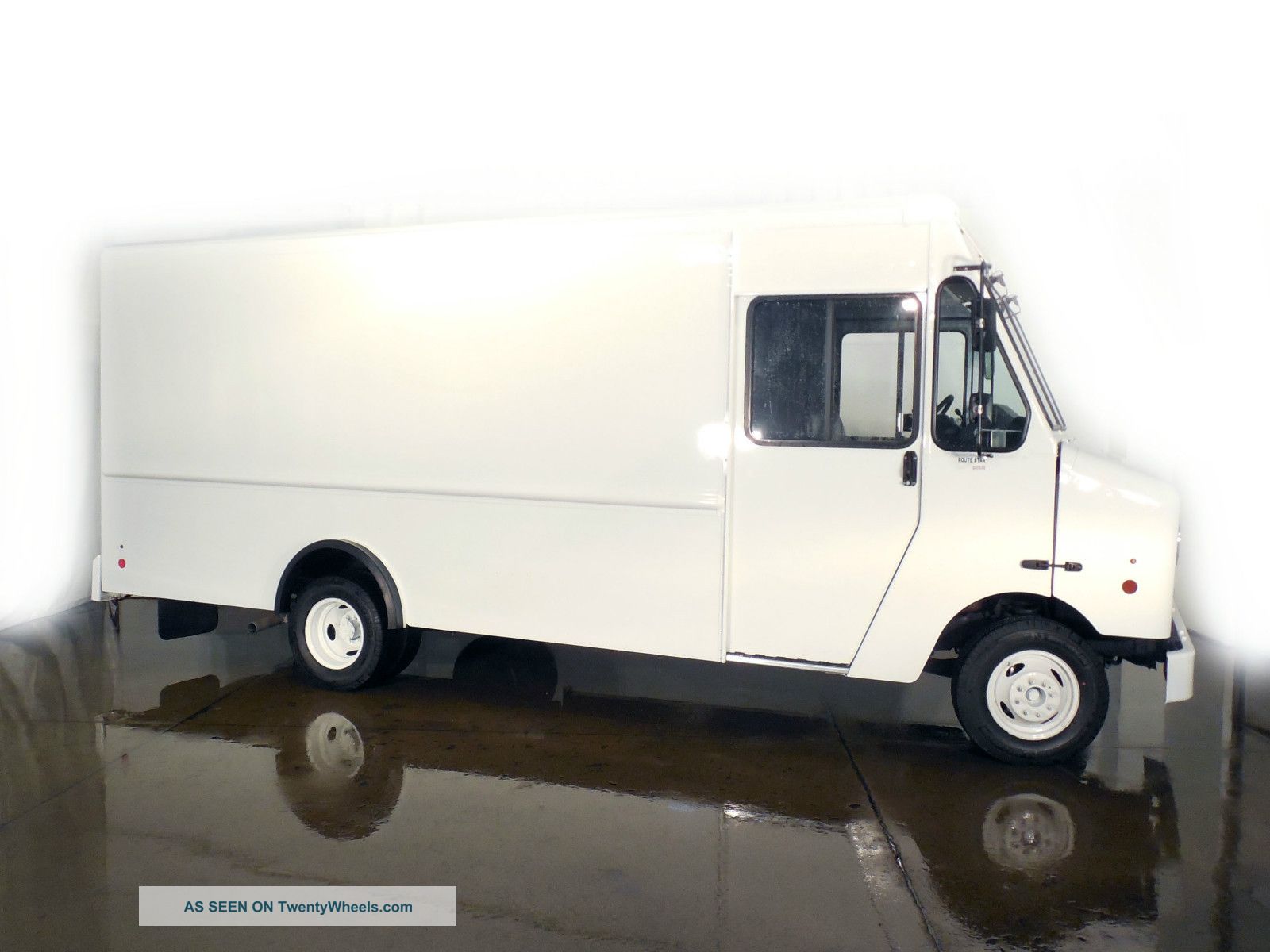 2013 Ford E - 350 Box Trucks / Cube Vans photo