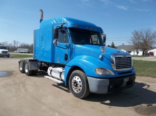 2003 Freightliner Columbia Cl120064s T photo