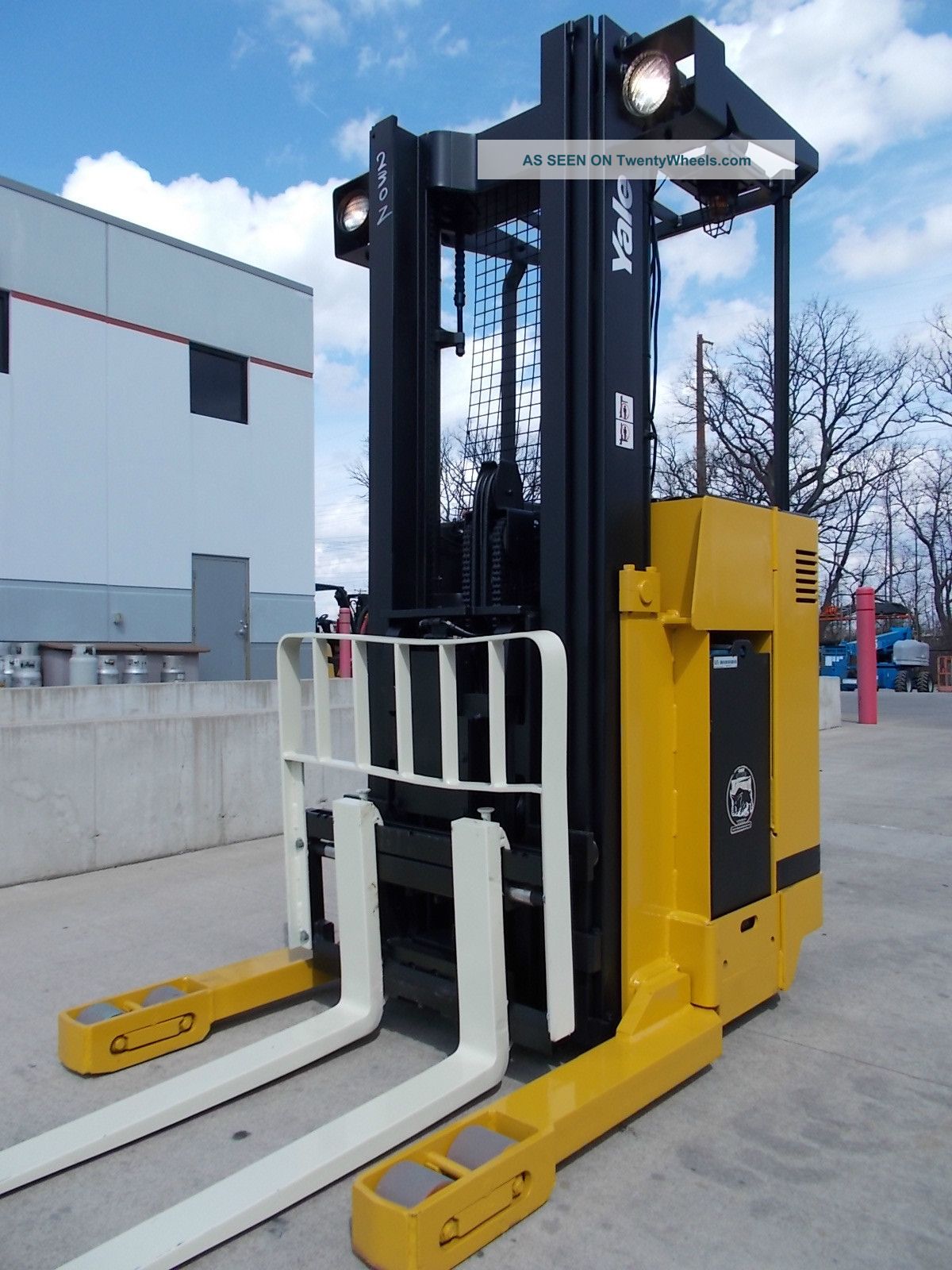 Yale Nr040ae Stand Up Reach Truck Narrow Aisle Forktruck Fork Forklift Hilo Forklifts photo