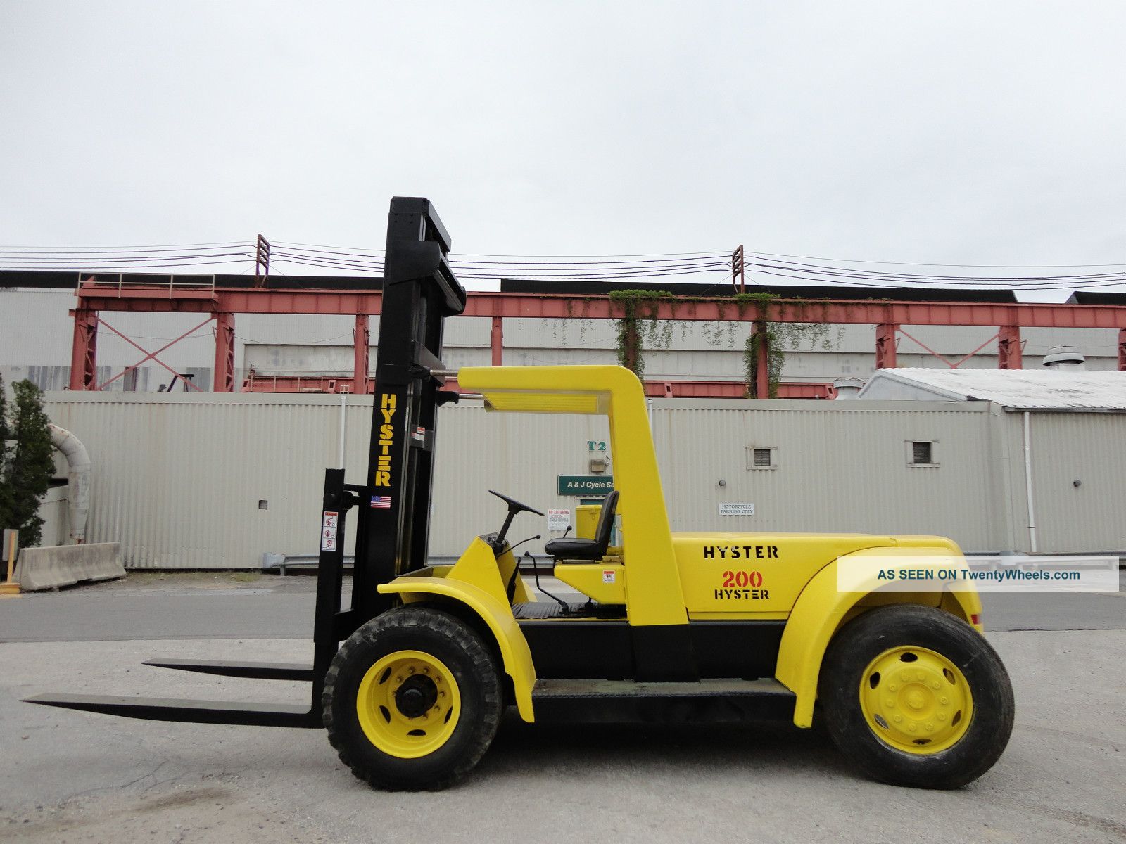 Hyster 20,  000 Lbs Pneumatic Forklift Lift Truck Propane Forklifts photo