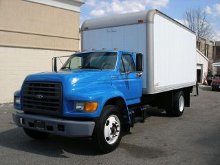 1998 Ford F800 photo