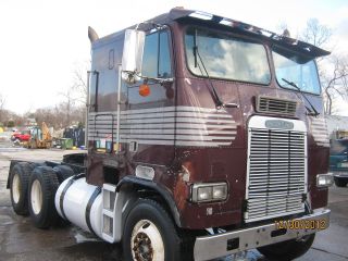 1986 Freightliner Cabover photo