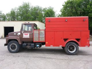 1984 Ford F700 photo